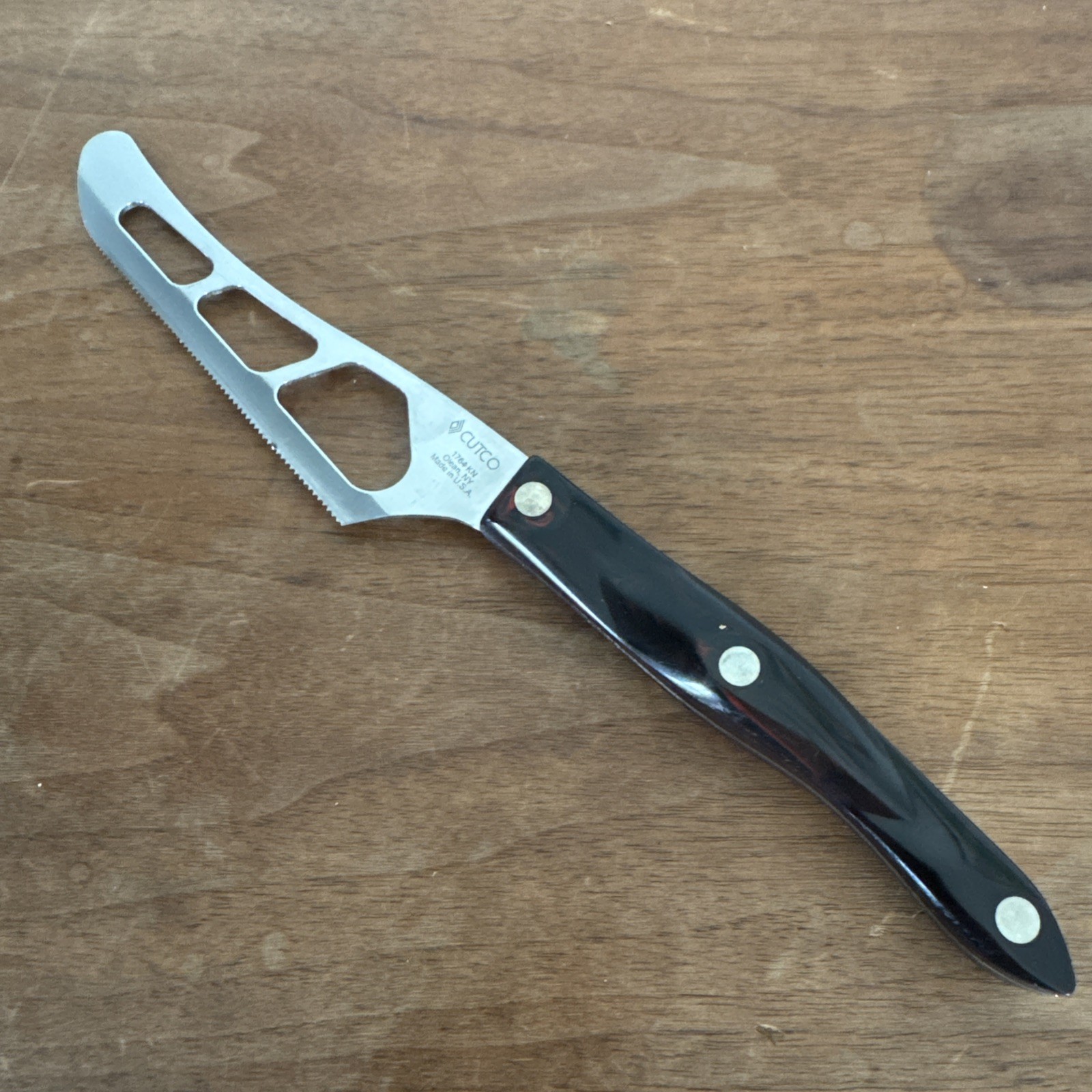 Cutco 1764 KN Classic Brown Flame Handled Serated Traditional Cheese Knife