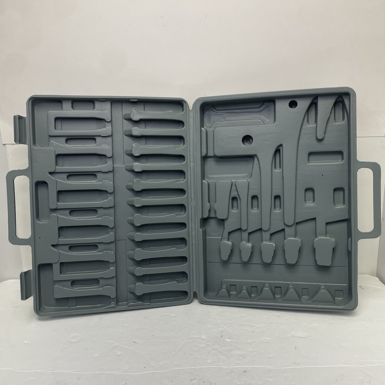 Knife Set Storage Case – Holds 18 Pieces – Premium Protective Carrying Case