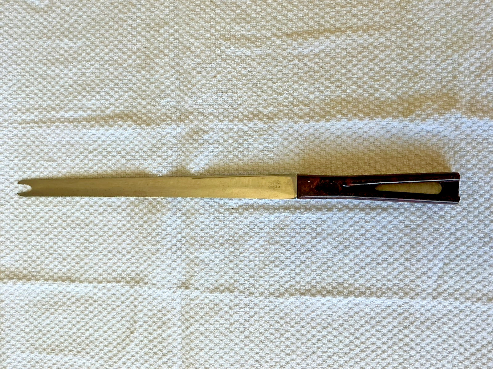 VINTAGE STAINLESS STEEL 14.5″ FINE SERRATED BLADE BREAD KNIFE – PLASTIC HANDLE