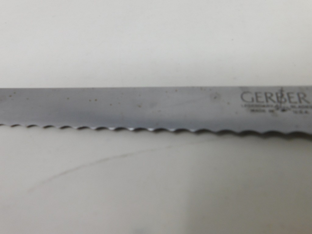 GERBER Classic Walnut 1204 9.5″ Bread slicing knife Serrated USED Needs cleaning