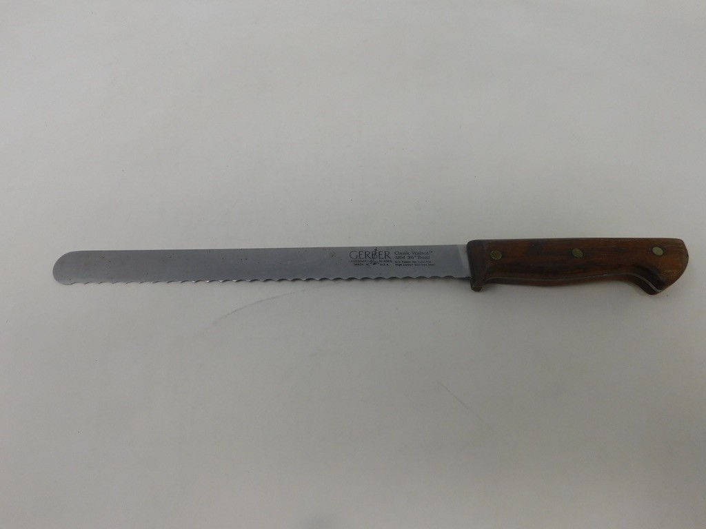 GERBER Classic Walnut 1204 9.5″ Bread slicing knife Serrated USED Needs cleaning