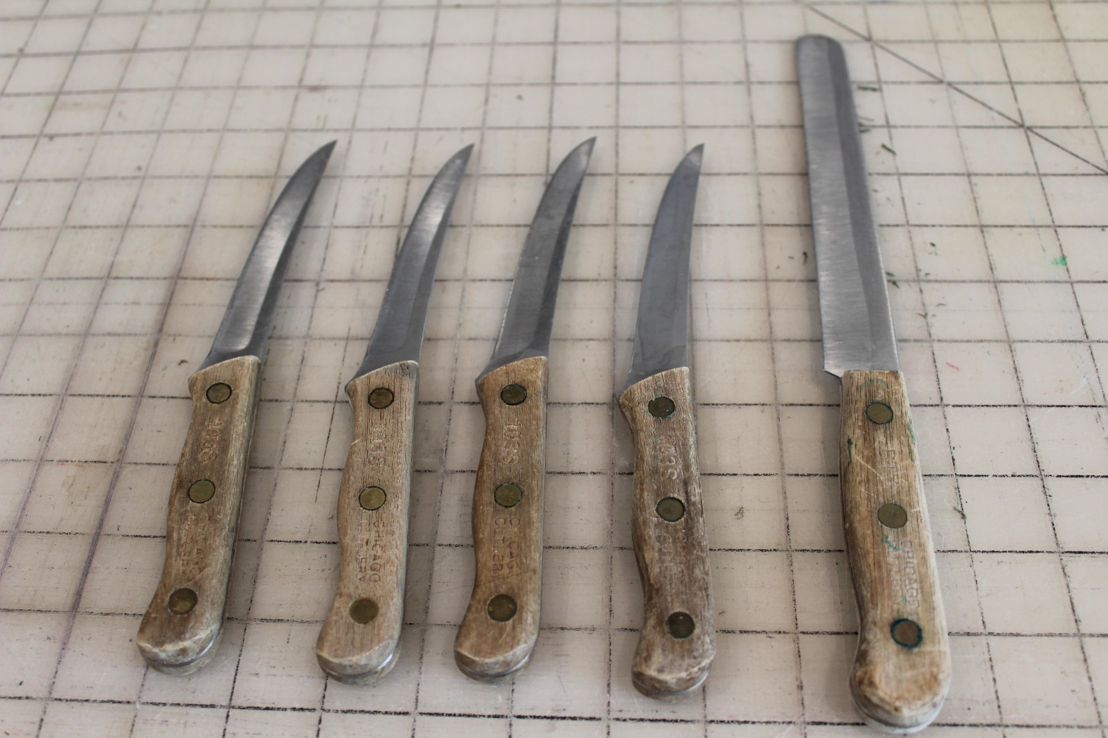 Chicago Cutlery Vintage Steak Knife Set (4-103S) + BT7 Bread Knife
