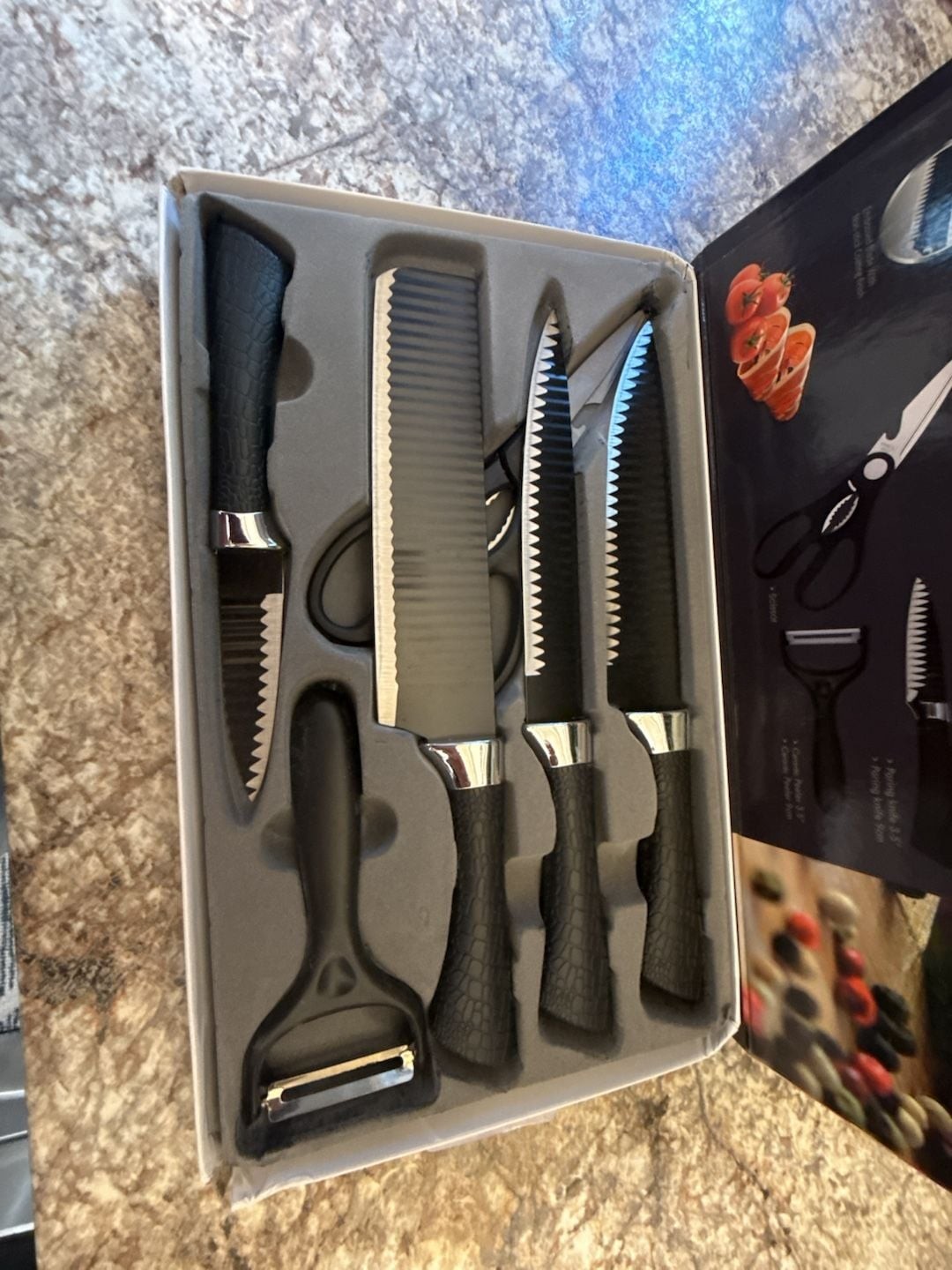 Henvo 6-Piece Non-Stick Coated Stainless Steel Kitchen Knife Set with Peeler and