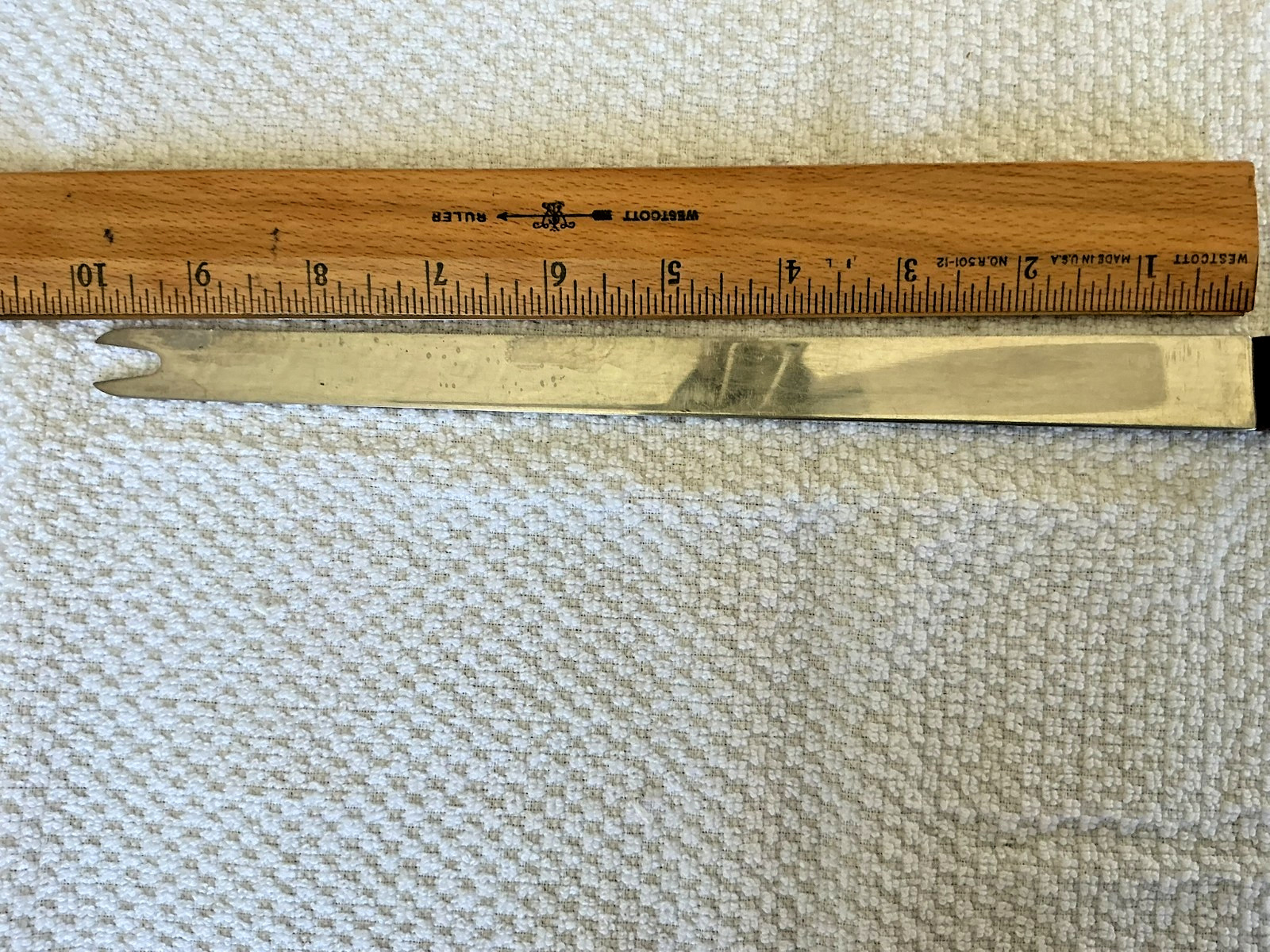 VINTAGE STAINLESS STEEL 14.5″ FINE SERRATED BLADE BREAD KNIFE – PLASTIC HANDLE