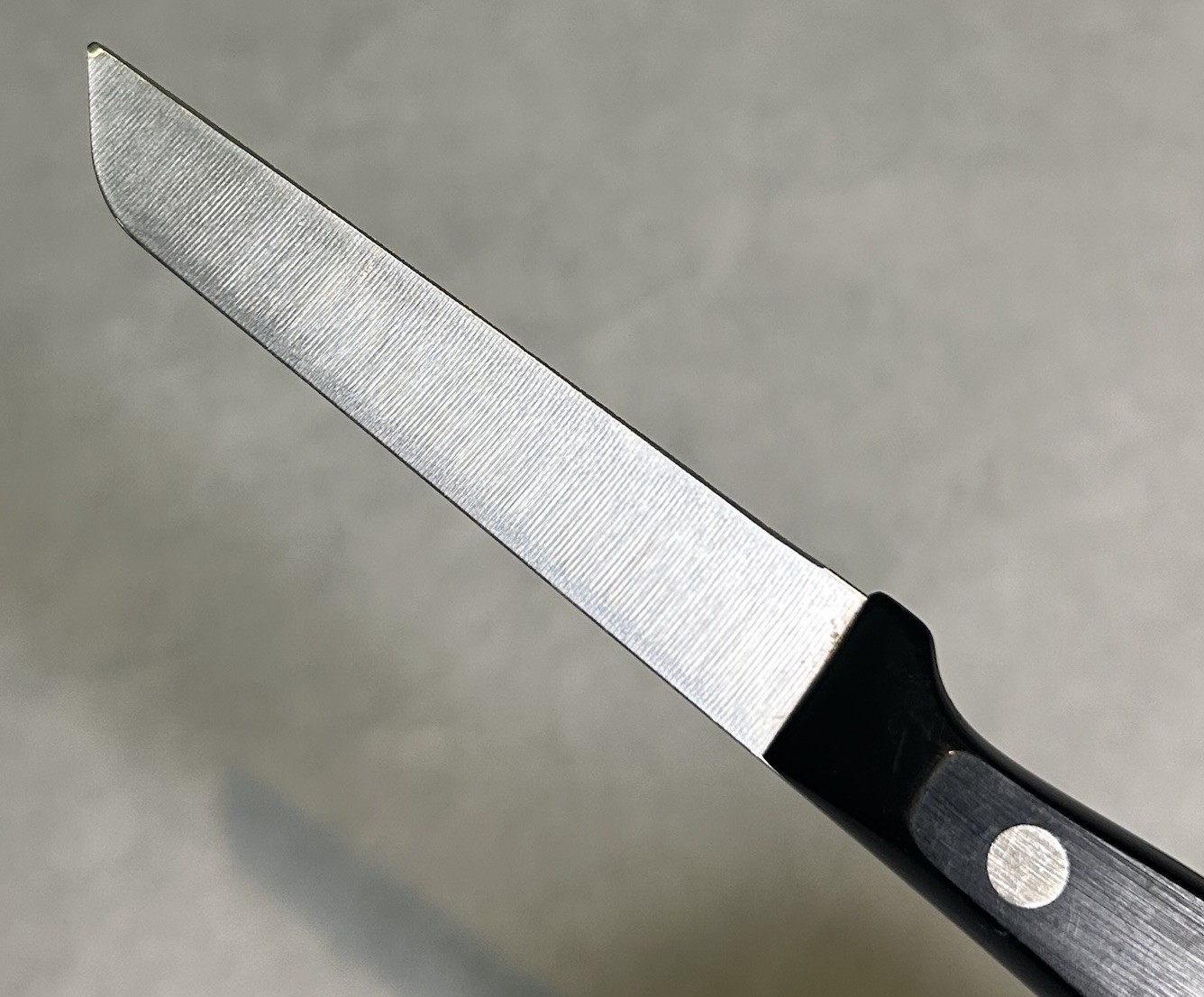 2 Wusthof Knives 4188 and 4010 Lot of 2 Santoku Knife Flat Cut Pairing