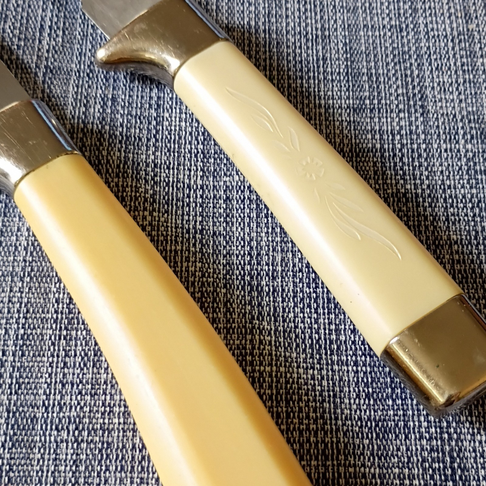 Regent Sheffield Miracle Worker Stainless Serrated Knives Set of 2 Beige Handles