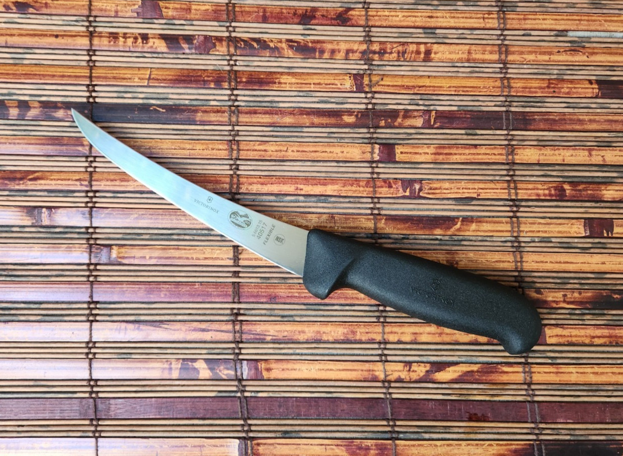VICTORNOX 40517 FLEXIBLE 6 in. BONING FILET KNIFE 5.6613.15 SWISS MADE STAINLESS