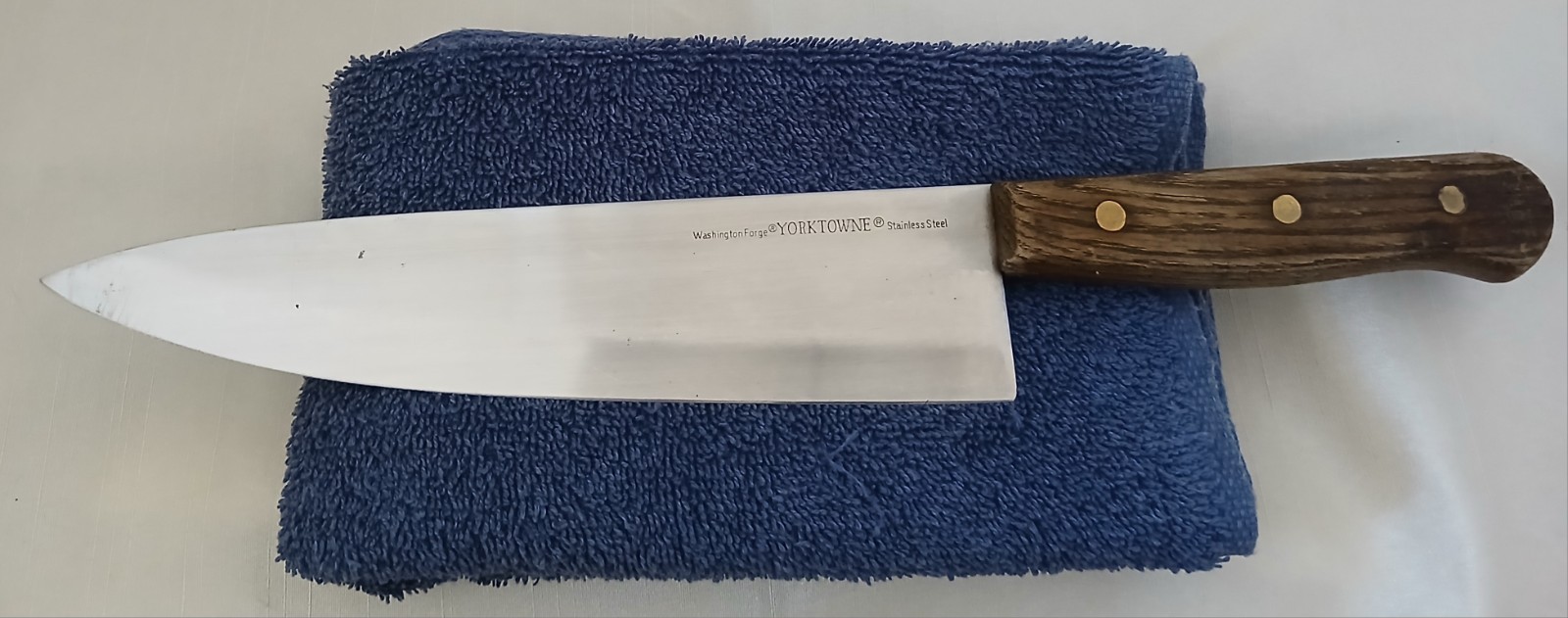 Washington Forge Yorktowne 8″ Wooden Handled Chef Knife