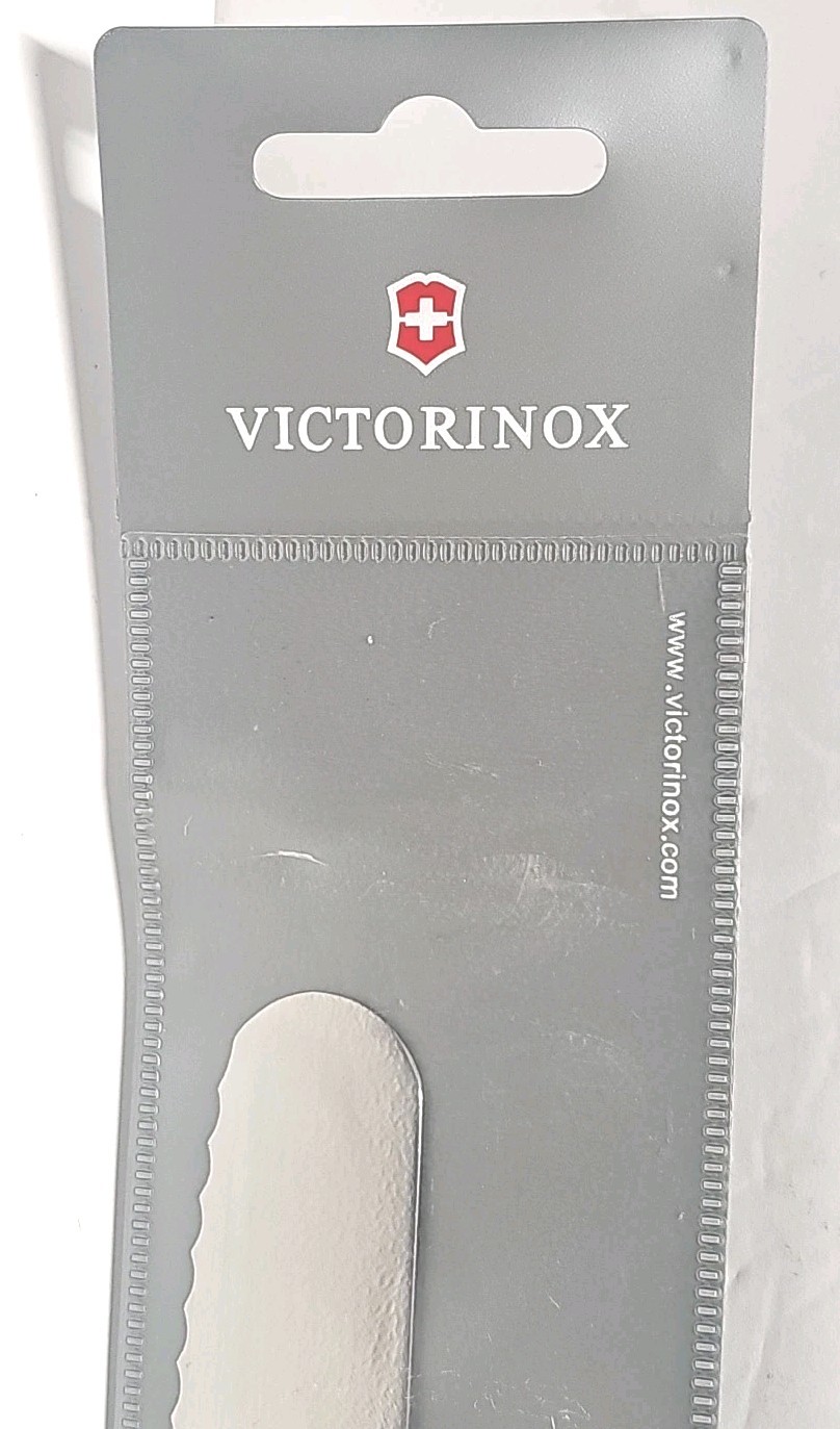 Victorinox 10 1/4″ Bread Pastry Knife Black Wavy Edge Serrated 5.2933.26 New