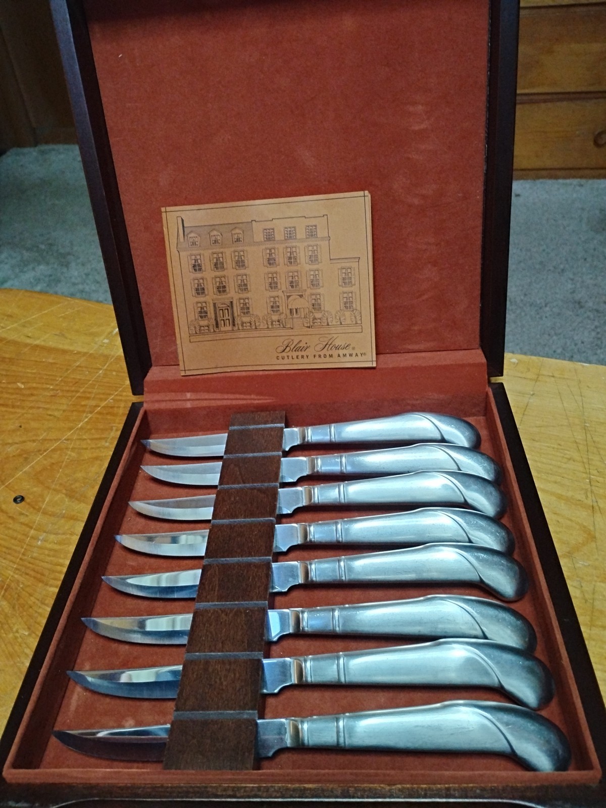 Vintage AMWAY Blair House 8 Piece Steak Knife Set in Wooden Storage Box