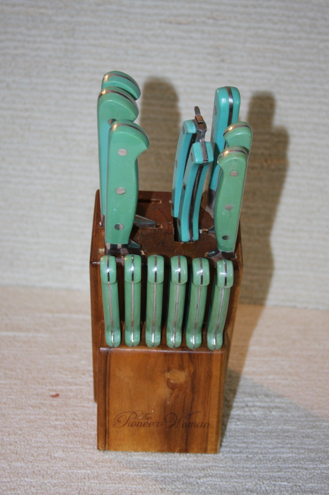 The Pioneer Woman 14-Piece Knife Block Set – Mint / Teal Green Handles Stainless
