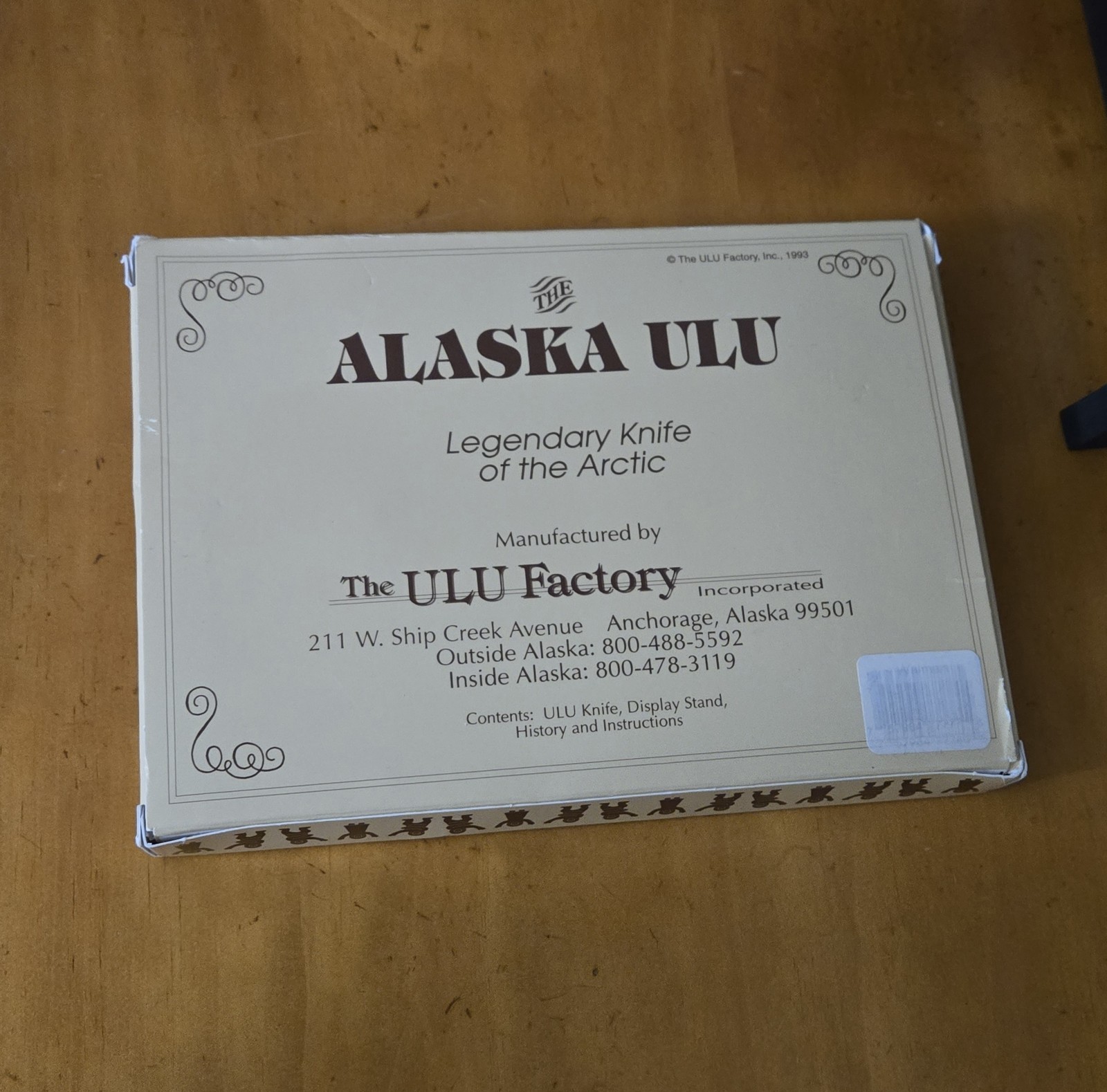 The ULU Factory Alaska ULU 5in Stainless Ulu Knife Set w/ Birch Stand