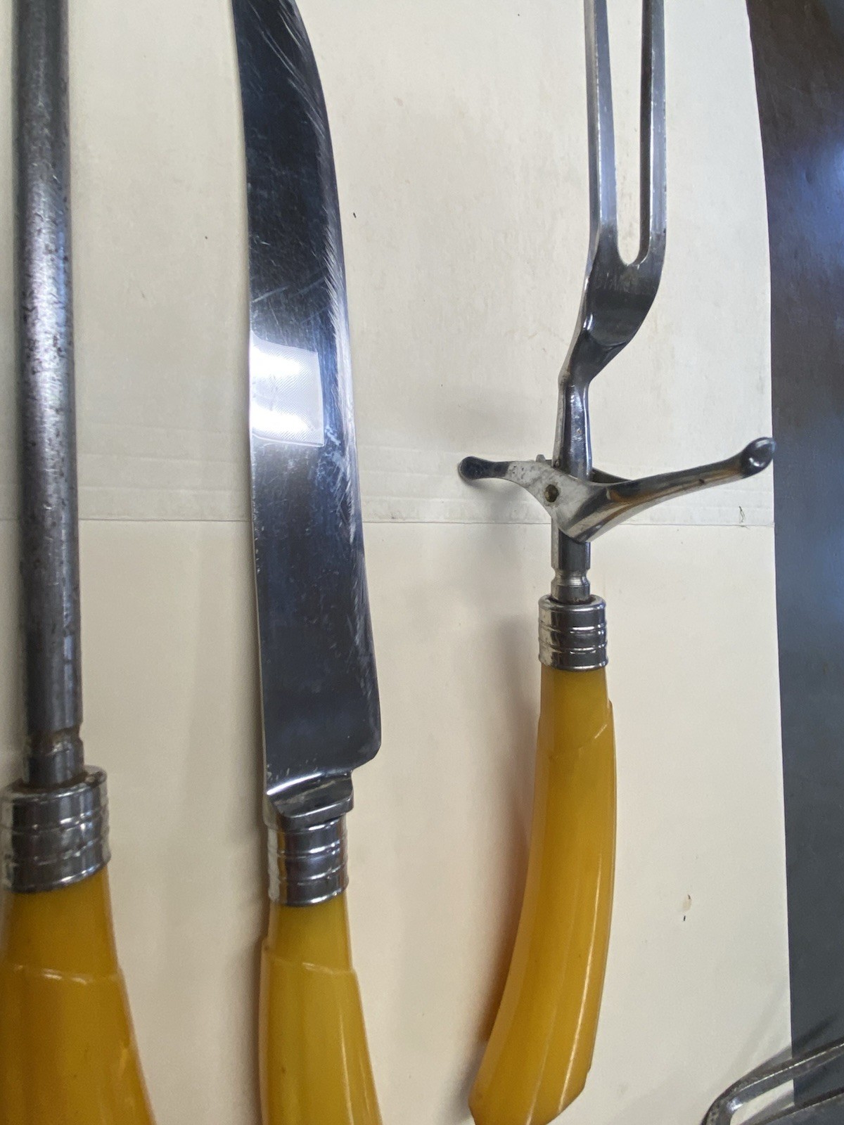 Vtg. Sheffield Atkinson Bros. Carving Set Yellow Butterscotch Handles & Other