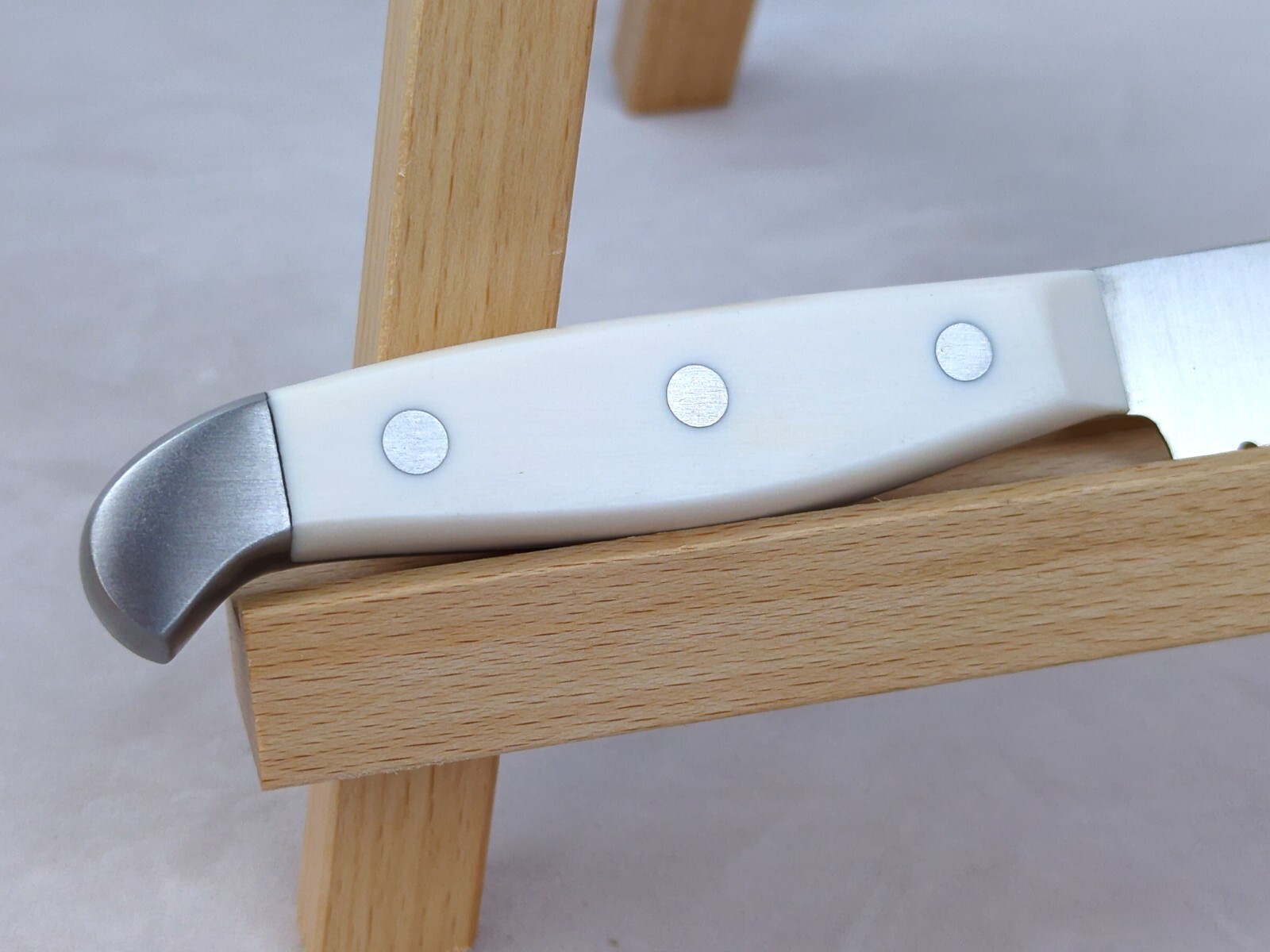 Henckels STATEMENT Fine Edge, 5″ UTILITY Knife, WHITE Handle, (15260-130), NEW!