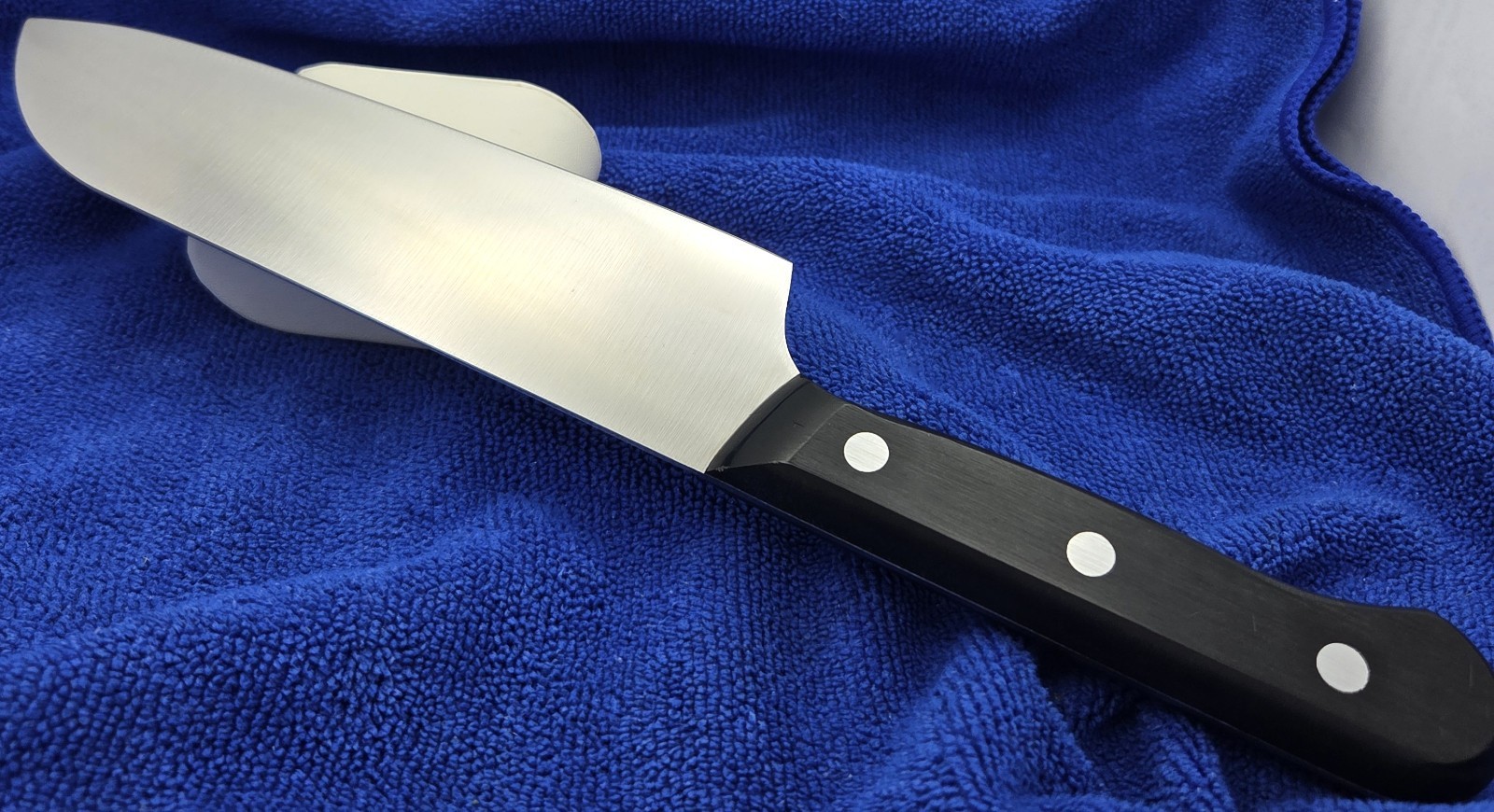 J. A. Henckels International Solution 17548-180 7″ Santoku Multipurpose Knife