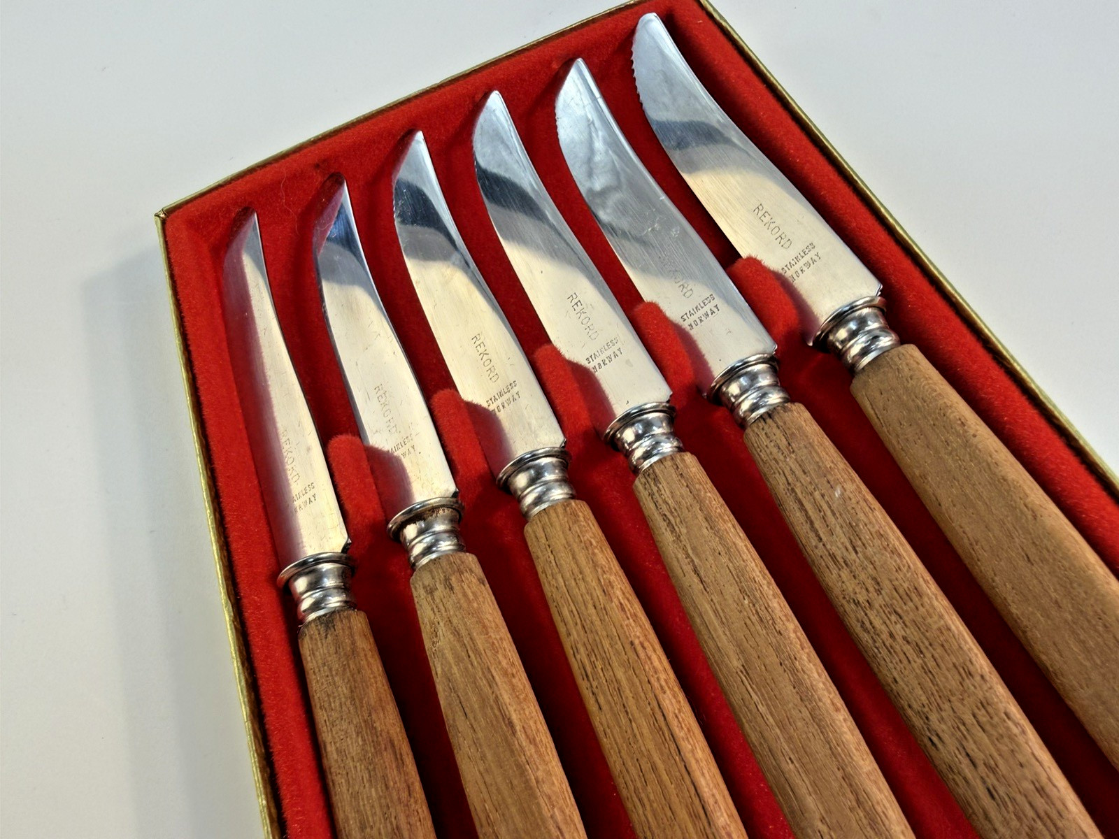 Set of 12 Skaugum Norway dinner knives – stainless steel – teak handles VTG