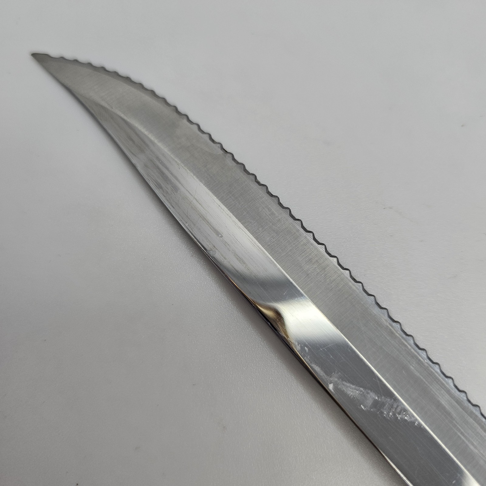 Cutco 1729 JI Petite Carver Knife – Classic Dark Brown Serrated