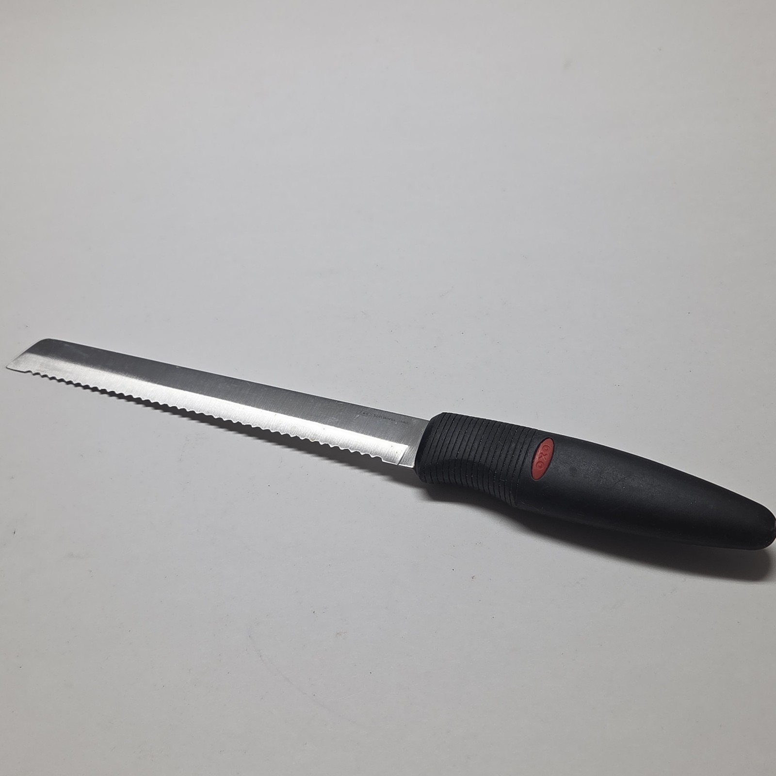 OXO Good Grips 8″ Serrated Bread Knife Soft Works