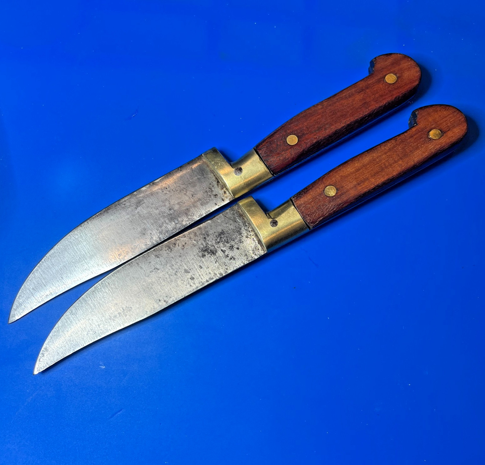 Vintage Restaurant La Cabaña Fixed Blade Knives – Set of 2 – Wood Handle & Brass