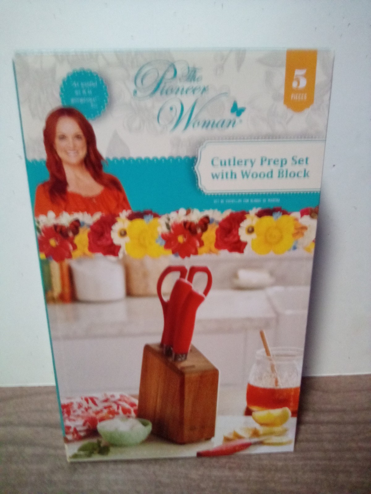 The Pioneer Woman Red 5 Piece Cutlery Prep Set with Wood Block NIB