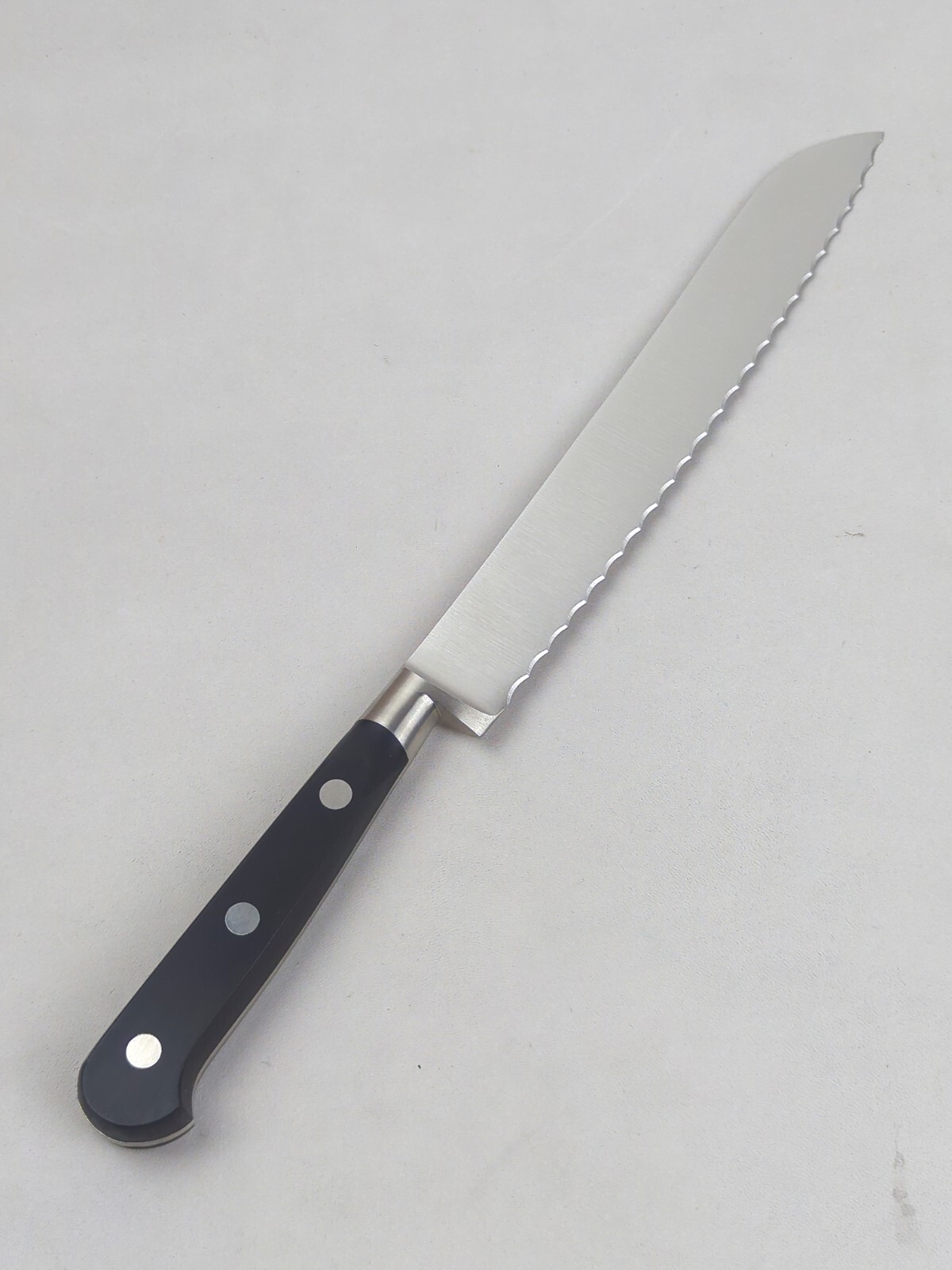 Henckels COUTEAU 8 in BREAD KNIFE (31513-200), Stainless Steel, Made in SPAIN
