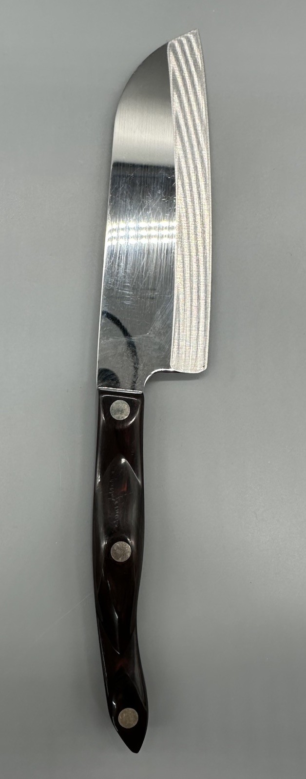 Cutco 2166 KQ Santoku 5.5″ Knife Classic Dark Brown Handle