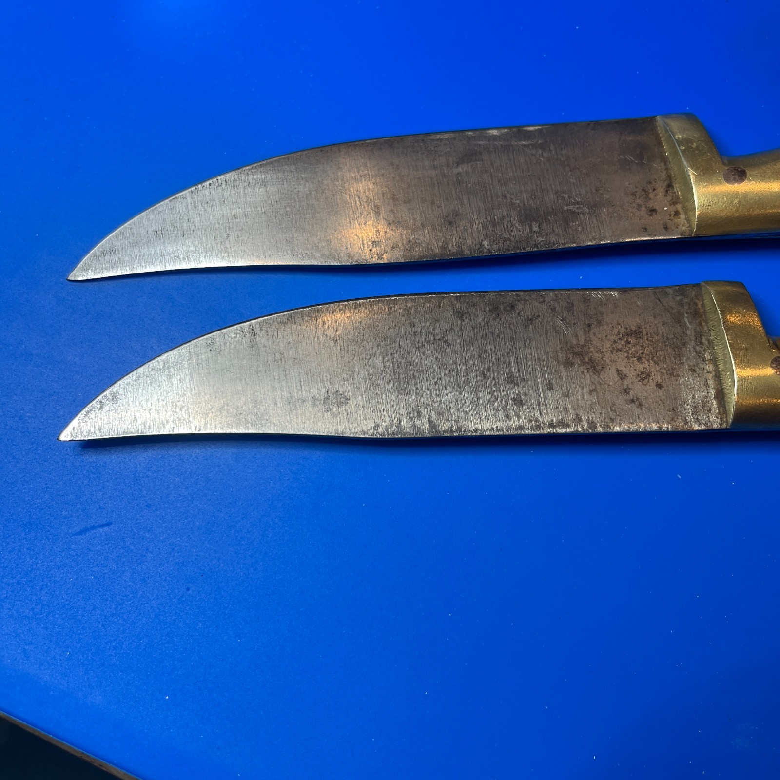 Vintage Restaurant La Cabaña Fixed Blade Knives – Set of 2 – Wood Handle & Brass