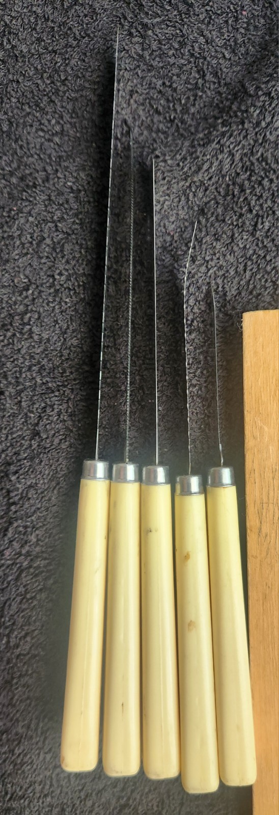 Vintage 5 Quikut Knives Lot Cream Handle Bread Dinner Paring Bone Peeler