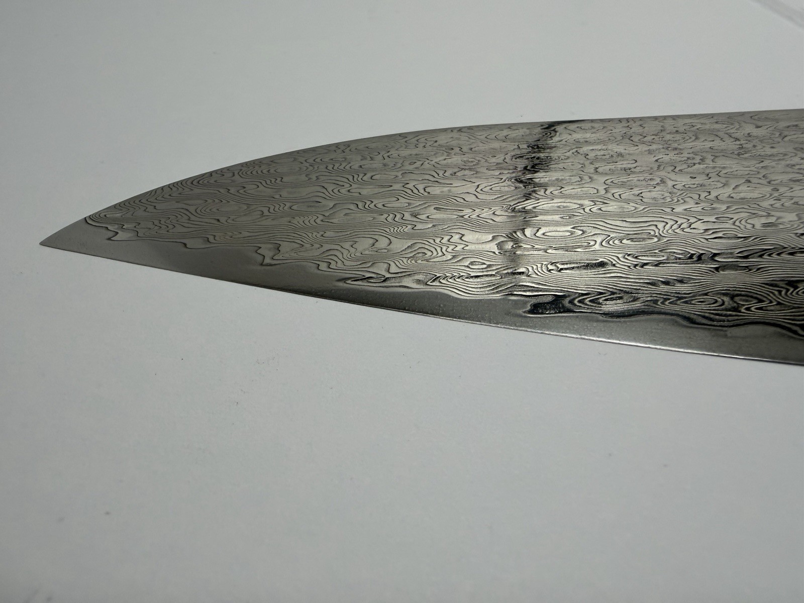 SHUN FUJI SGE0706 SG2 161-LAYER DAMASCUS 8 1/2-INCH CHEF’S KNIFE