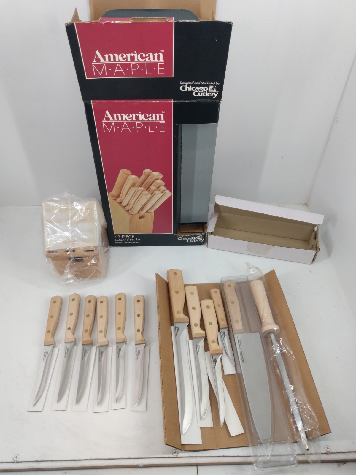 American Maple Designed And Marketed By Chicago Cutlery 13 Piece Knife Block Set