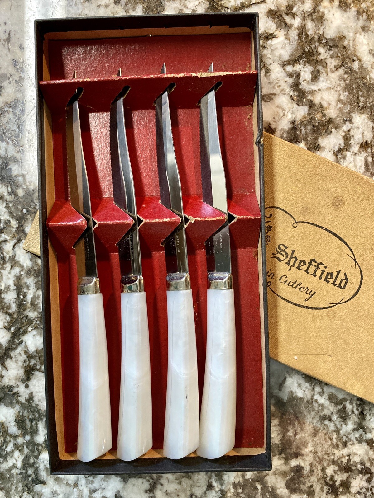 Steak Knives Vintage Regent Sheffield Blades England White in Box 4 Pieces