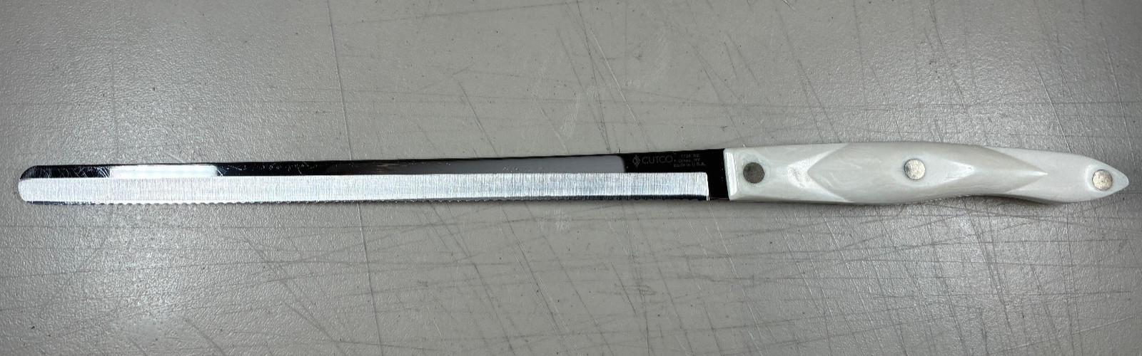 Cutco 1724 KD 9-3/4″ Slicer Bread Knife w/ Pearl White Handle Used No Sheath