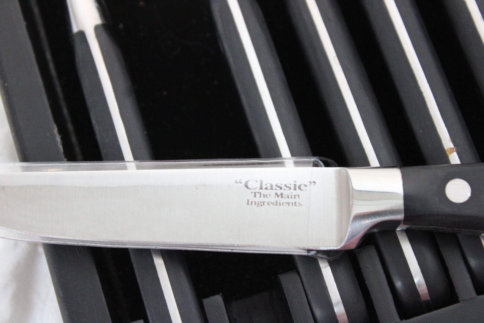 The Main Ingredients Steak Table Knife Set of 8 in Black Storage Box Sleeves
