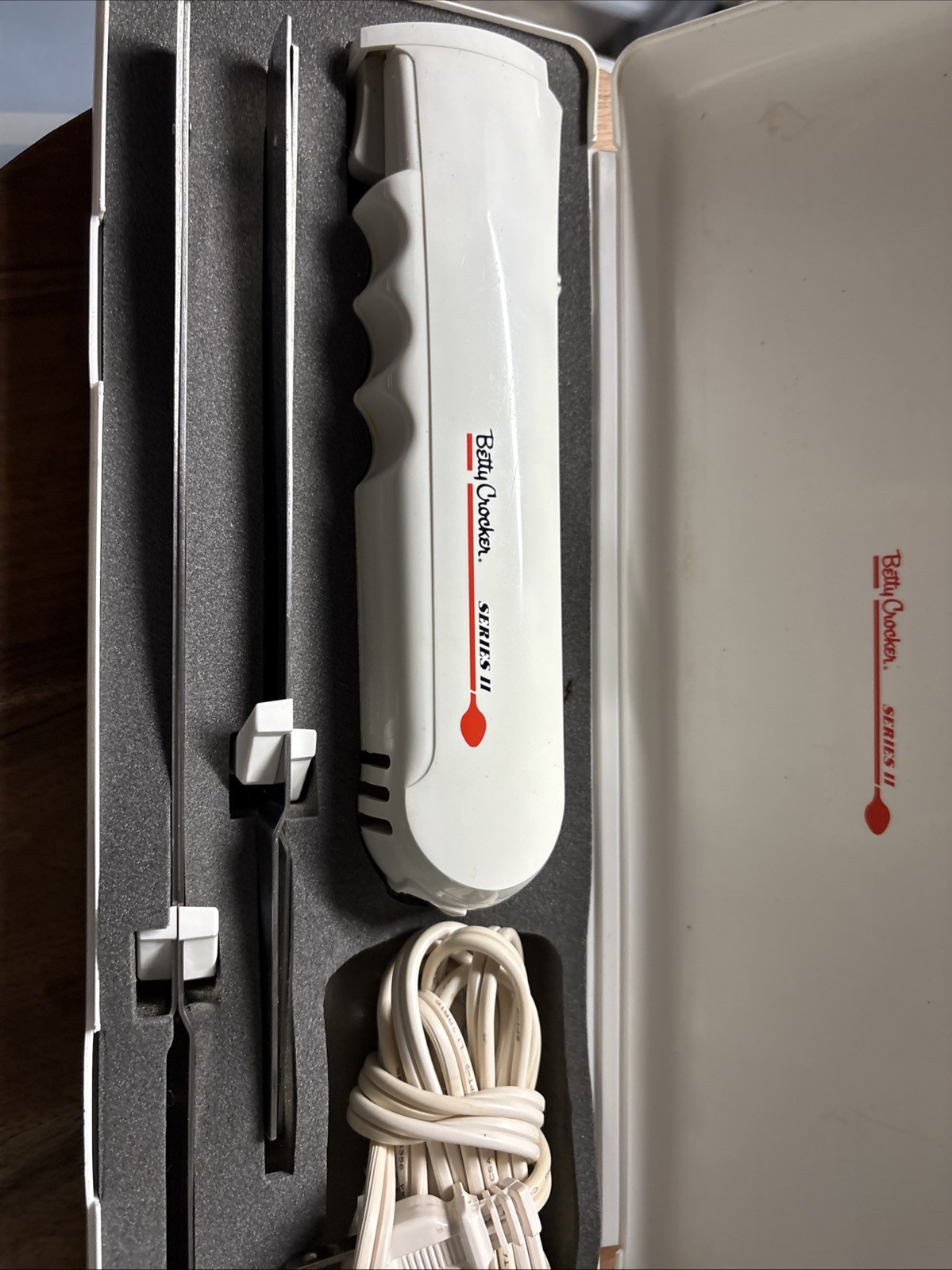 Betty Crocker Series 2 electric carving knife set