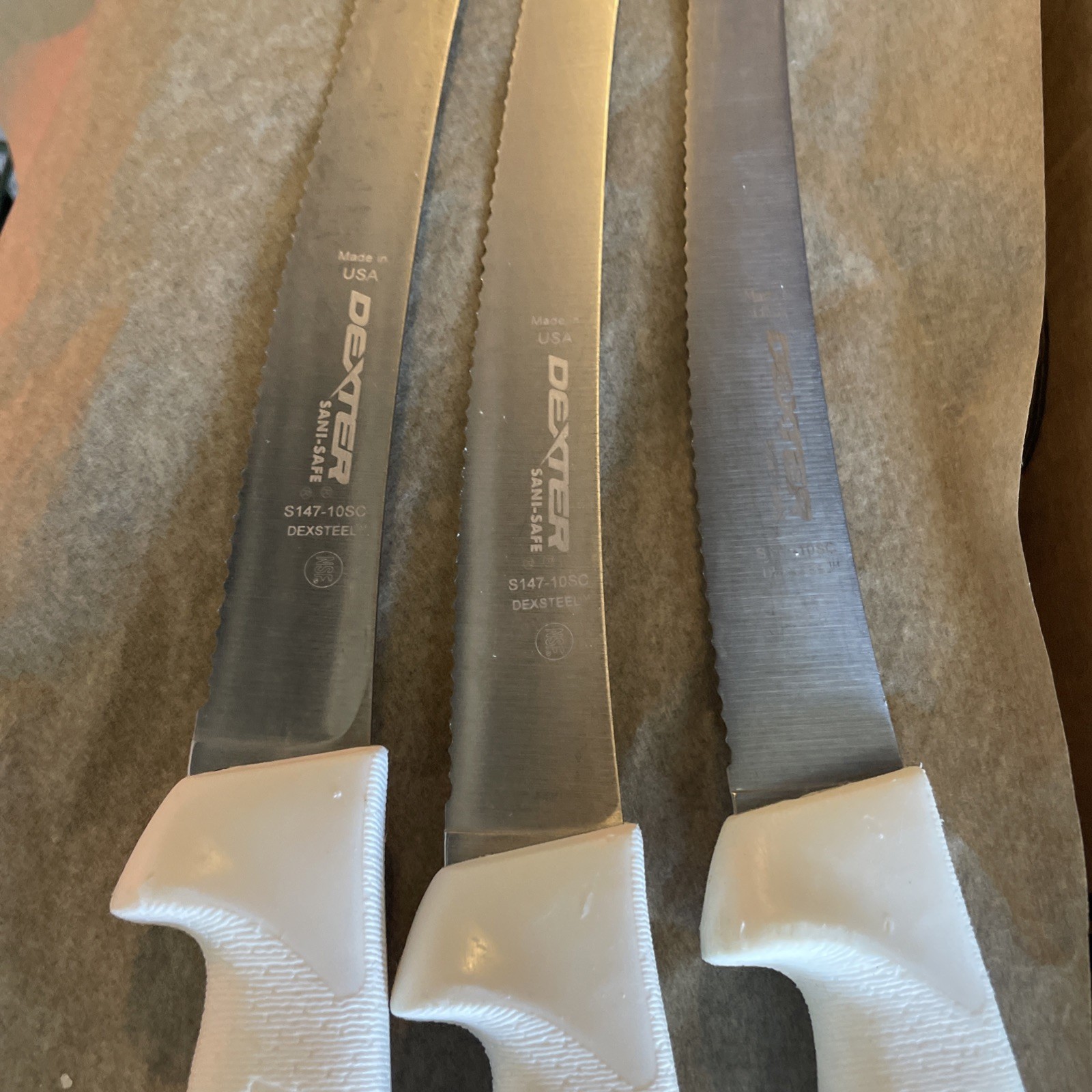(qty 3) Dexter-Russell Sani-Safe 10″ Scalloped Bread Knife Curved S147-10SC Bin7