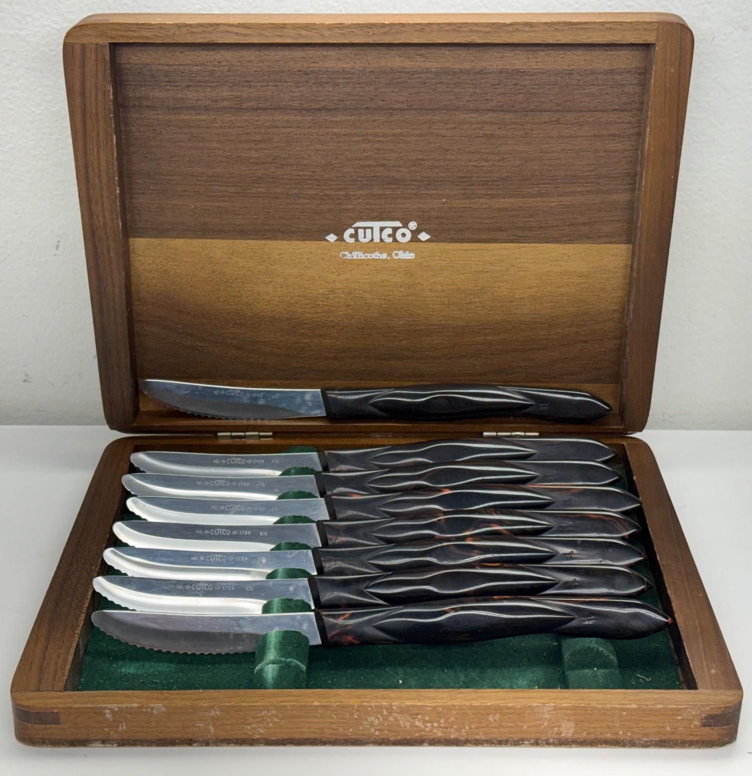 (8) Vintage CUTCO 1759 Serrated Steak Knives Black Orange Swirl Handle Wood Case