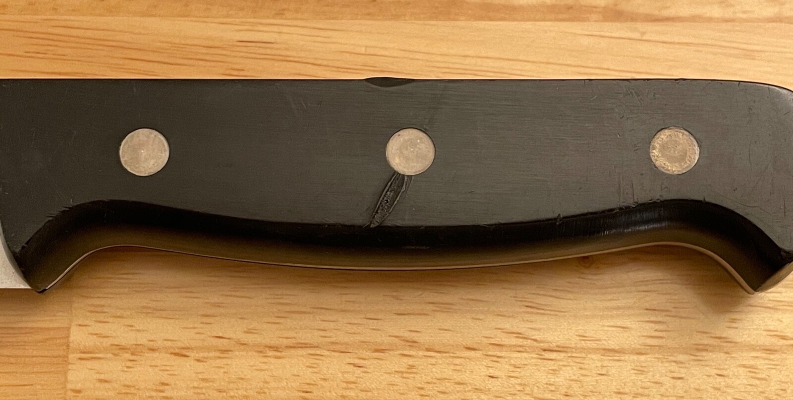J.A. Henckels International Fine Edge Pro 31467-200 8″ Serrated Bread Knife