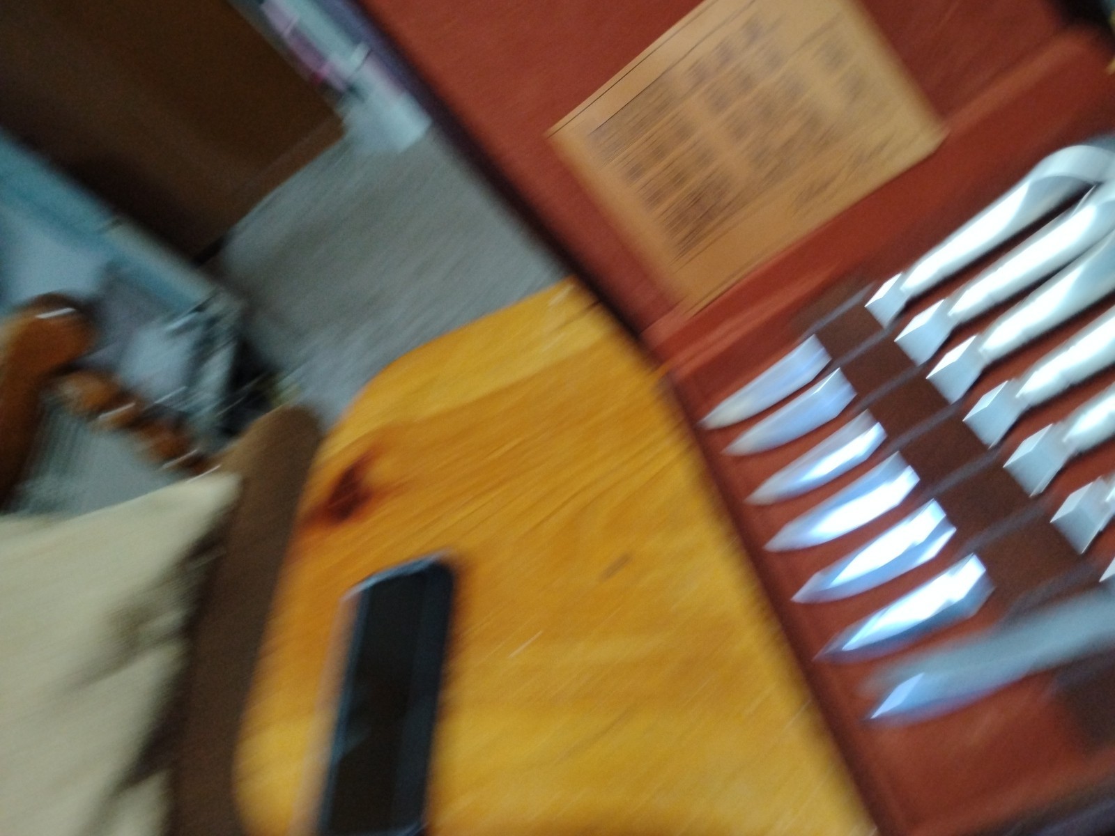 Vintage AMWAY Blair House 8 Piece Steak Knife Set in Wooden Storage Box