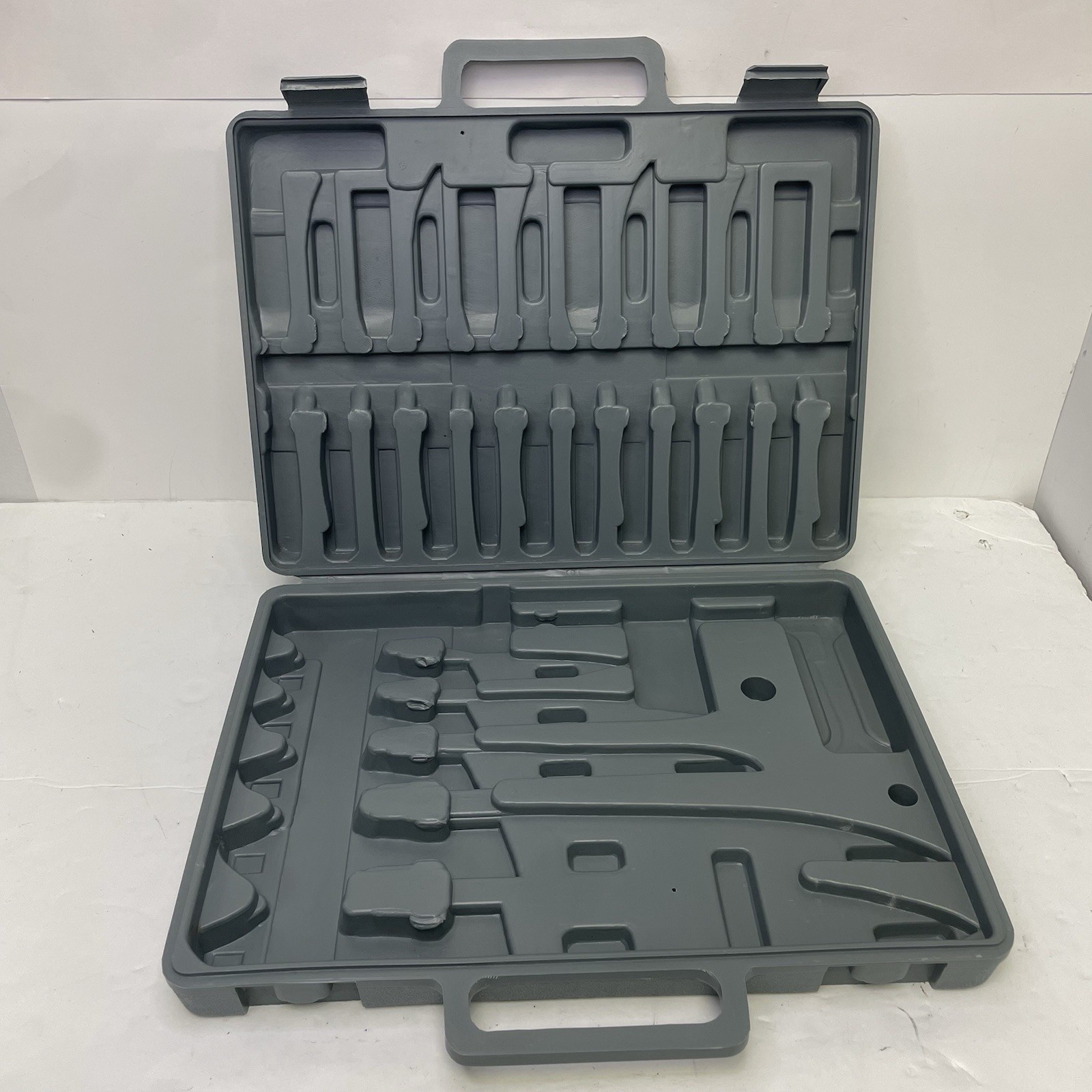 Knife Set Storage Case – Holds 18 Pieces – Premium Protective Carrying Case