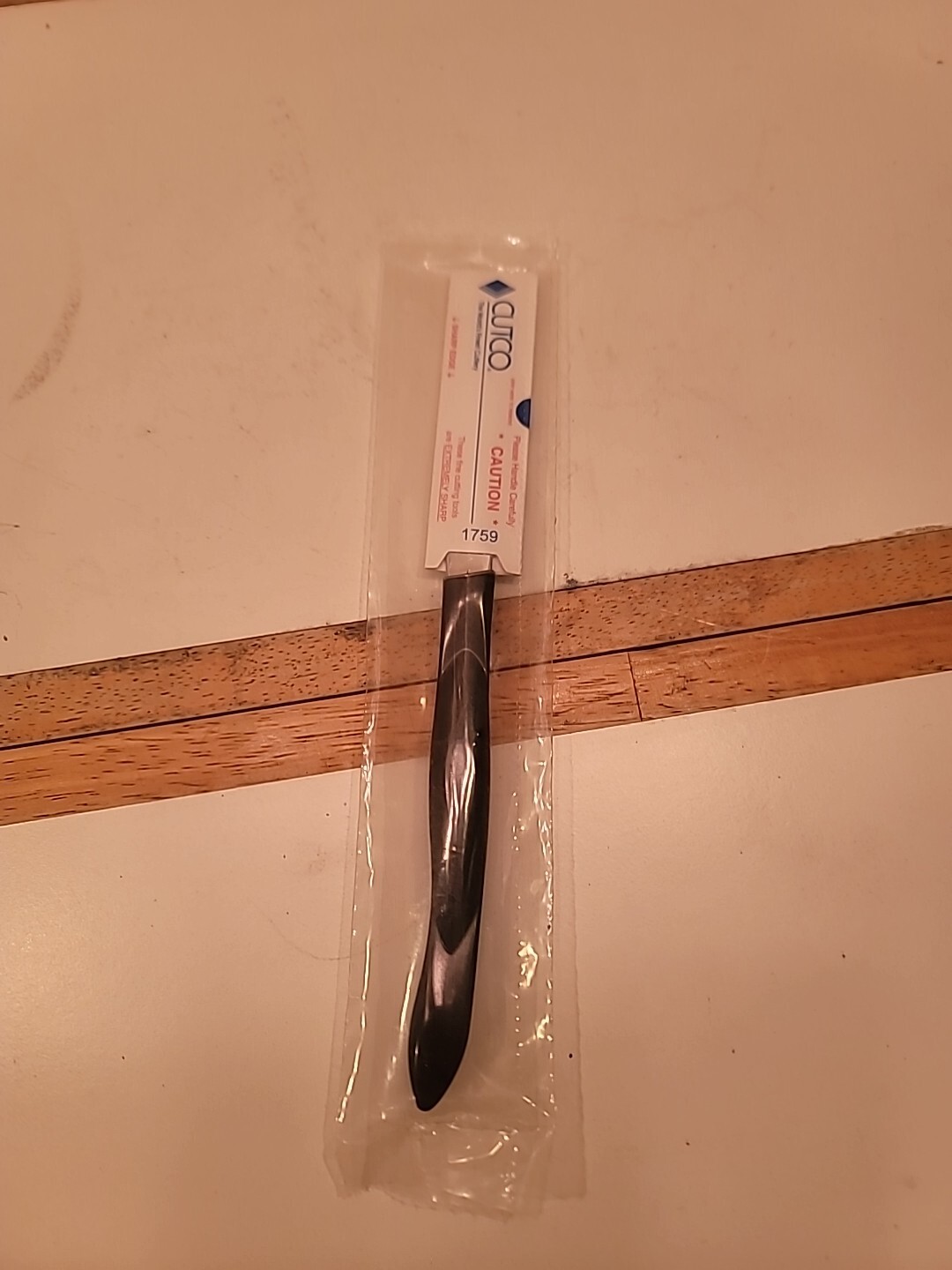 Cutco 1759 Classic Handle Serrated Table Knife New in Sealed Package