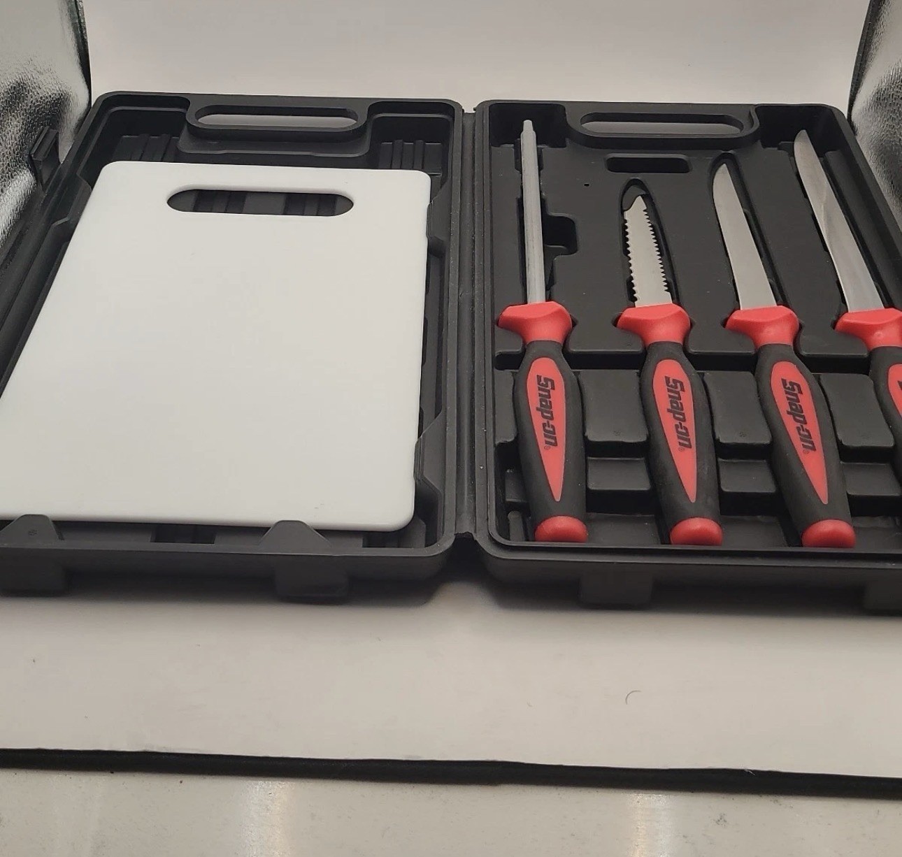 Snap-on 5pc Fillet Knife Set Stainless Steel, Cutting Board, Carry Case