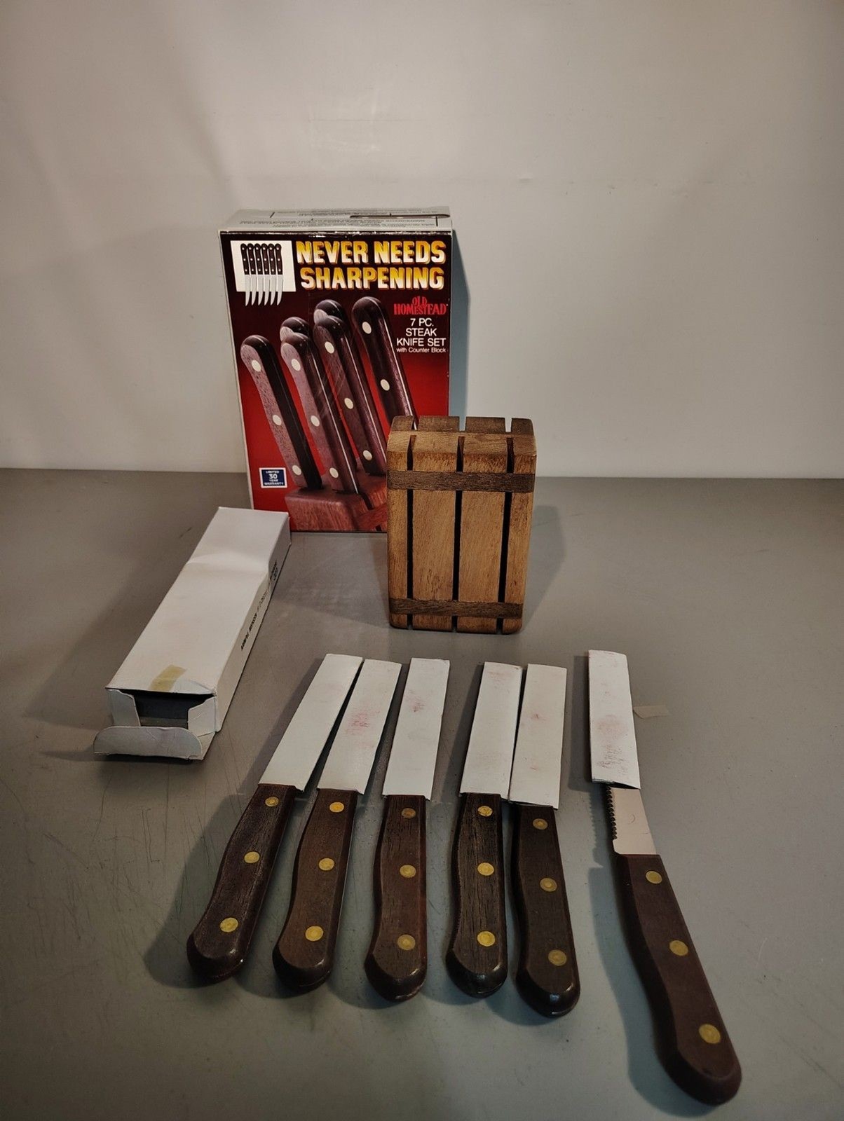 Old Homestead 7 Pcs. Steak Knives w/ Knife Block Vintage NOS