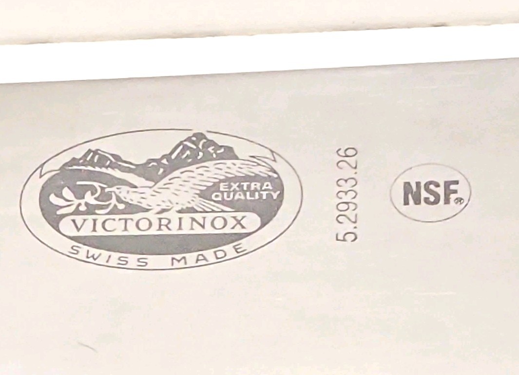 Victorinox 10 1/4″ Bread Pastry Knife Black Wavy Edge Serrated 5.2933.26 New