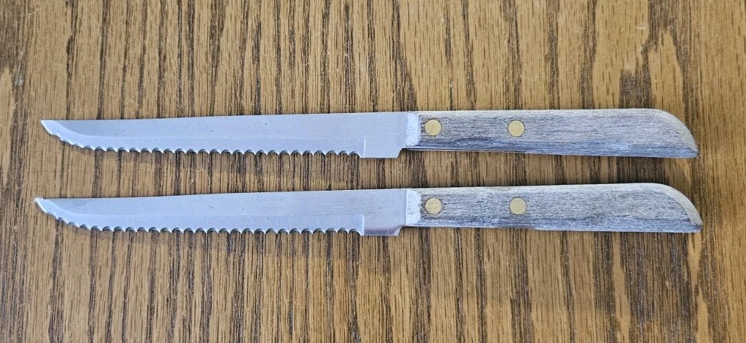2 VTG Washington Forge Town & Country 8.75″ Serrated Steak Knives Made In USA