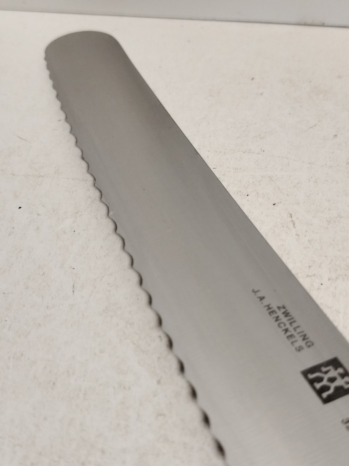 Zwilling J.A. Henckels Twin Master 9.5″ Bread Knife Serrated 32210-254 Spain NSF