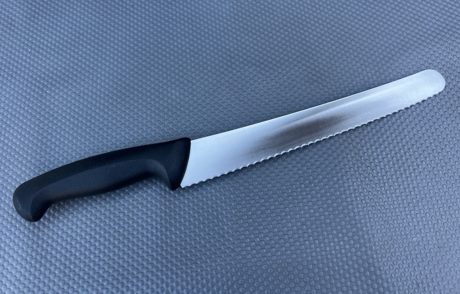J.A. Henckels Twin Master 32210-254mm 9.5″ Serrated Bread Slicing Knife – Spain