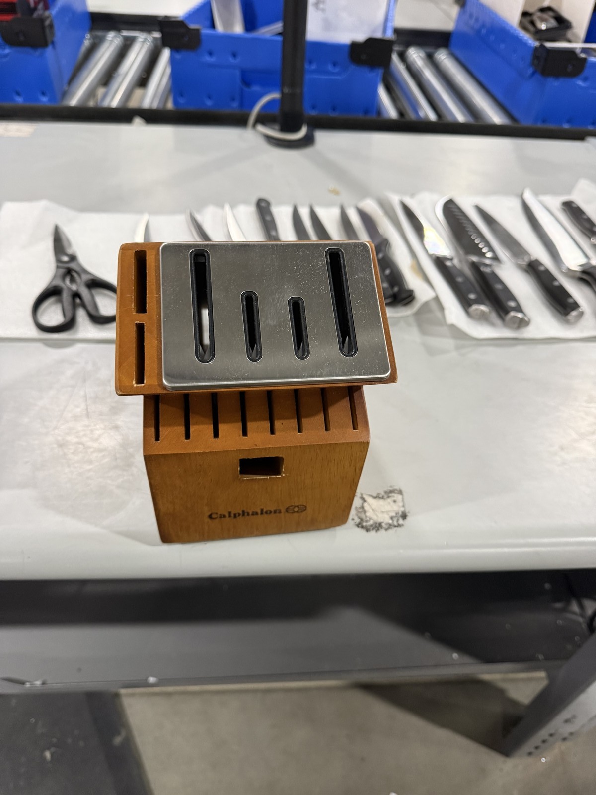 WOOD BROWN – CALPHALON WOODEN KNIFE SET 13 KNIFES AND A PAIR OF SCISSORS
