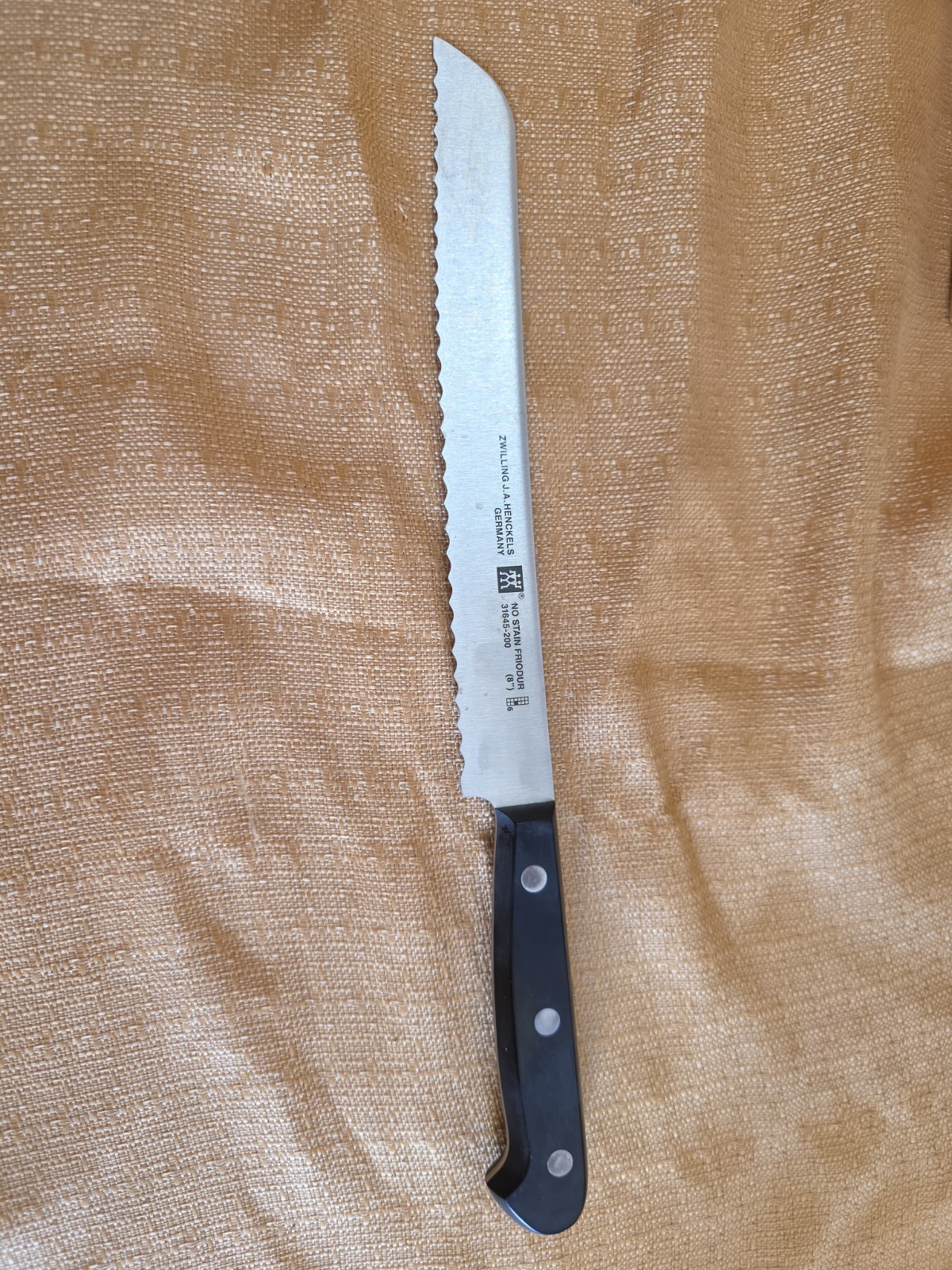 ZWILLING J.A. HENCKELS 31645-200 8″ No Stain Knife Germany Serrated Bread Knife