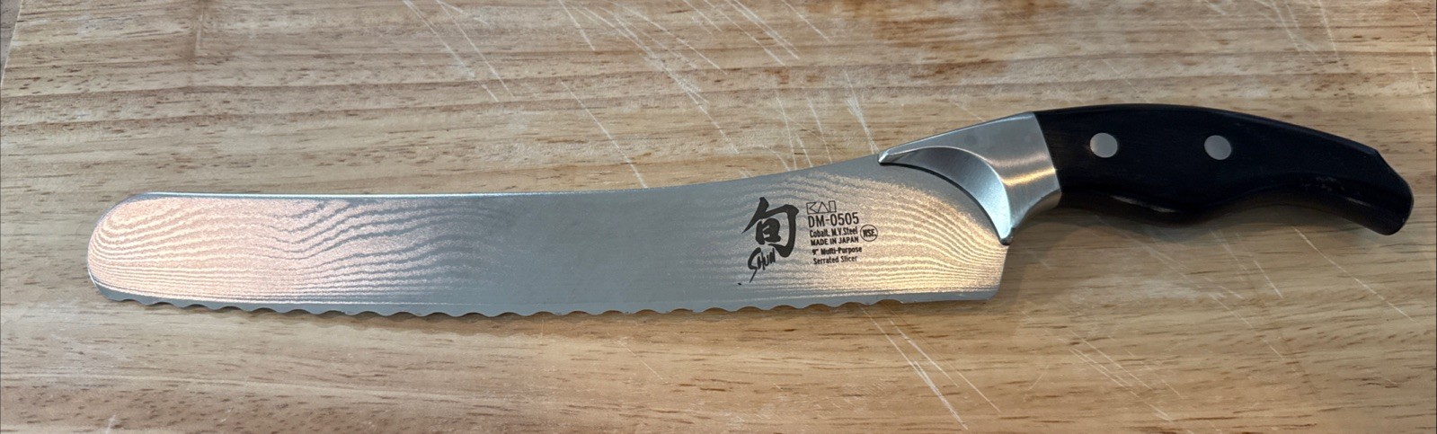 Shun Ken Onion DM-0505 9″ Multipurpose Serrated Slicer/Bread Knife