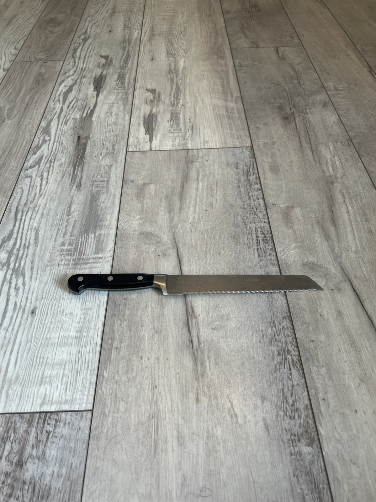 J.A. Henckels Pro S 8” Bread Knife 31026-200 Serrated